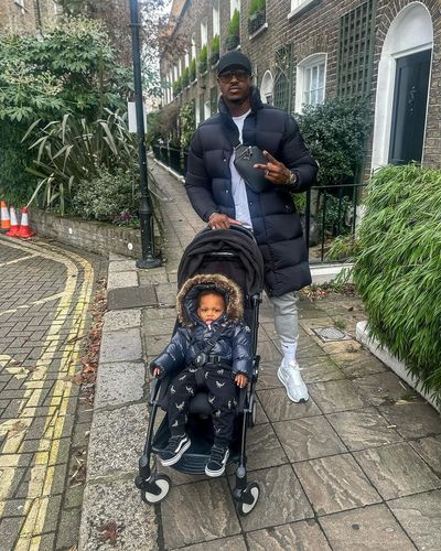 Simeon Panda: Embracing London's Winter Atmosphere with Stylish Outfits