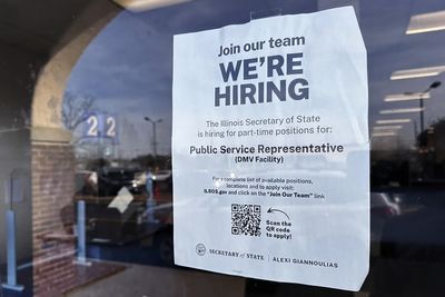 Jobless Claims Rise Slightly, Labor Market Remains Steadfast