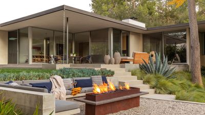 5 Calming Backyards From our Favorite Californian Homes — Pools, Bars, and Firepits Abound in These Spaces