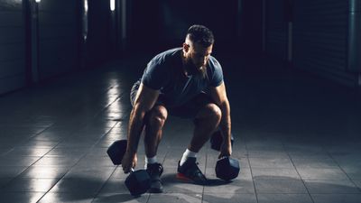 Two dumbbells and these 3 exercises to build muscle and burn calories quickly