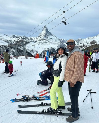 Adam Jones and his wife celebrate 9th anniversary with skiing