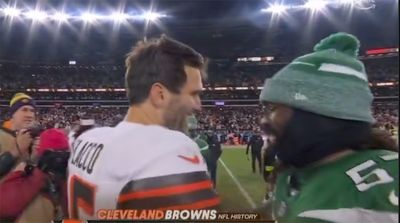 A Smiling C.J. Mosley Asked Joe Flacco the Perfect Question on Field After Browns Beat Jets