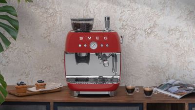 Smeg Espresso Coffee Machine EGF03 review: a style over substance retro coffee maker
