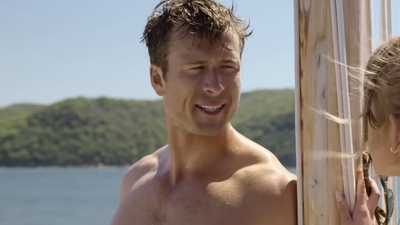 Glen Powell’s Parents Have Cameos In Anyone But You, And He Has A Funny Take On How His Dad Is A ‘Real Method Actor’