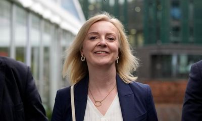 Liz Truss gives peerages to Brexit architect and Tory donor