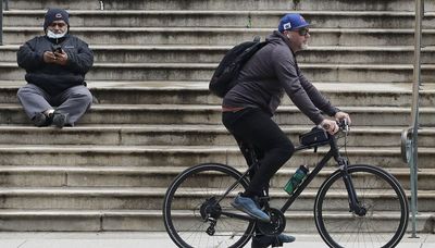 Why are so many Chicago bicyclists lousy at riding safely?