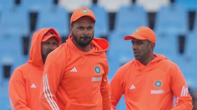 Rohit Sharma focuses on Mukesh Kumar during net session, Ravindra Jadeja goes full tilt