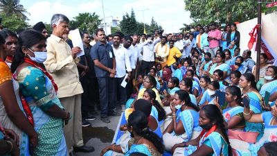 Chandrababu Naidu expresses solidarity with striking Anganwadi workers at Kuppam in Andhra Pradesh
