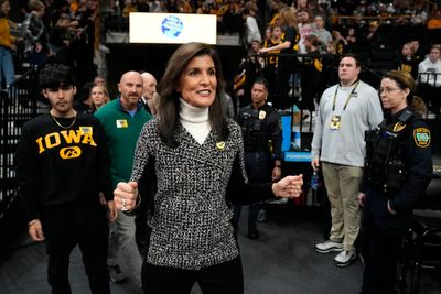 Presidential candidate Haley cheers on Iowa hoops star Caitlin Clark in between campaign stops