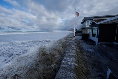 Californian Coast Confronts Massive Waves, Sparks Evacuations and Flooding