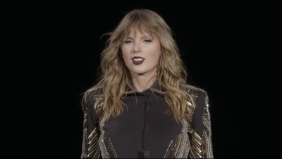 Taylor Swift's Reputation Stadium Tour Is Leaving Netflix New Year's Day, And You Need To Revisit It ASAP For These 5 Reasons