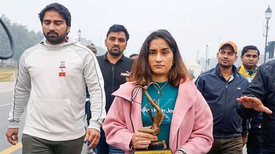 Vinesh Phogat returns Khel Ratna, Arjuna Awards