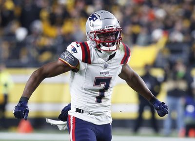 Patriots make multiple late moves before Bills game