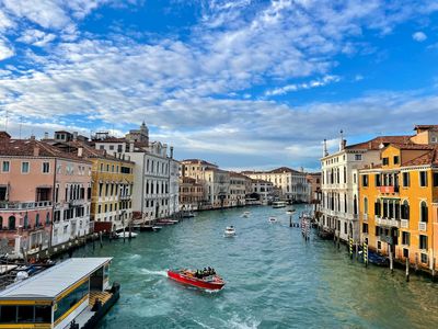 Venice to ban loudspeakers and large groups of tourists