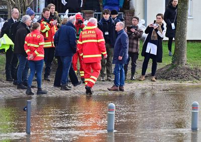 German chancellor tours flooded regions in the northwest, praises authorities and volunteers