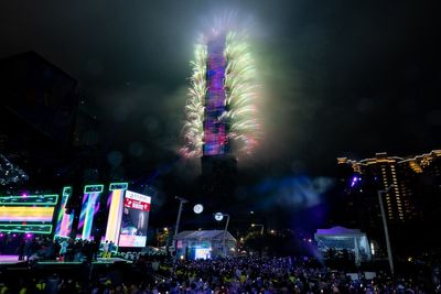 Taiwan welcomes New Year with fireworks at skyscraper Taipei 101