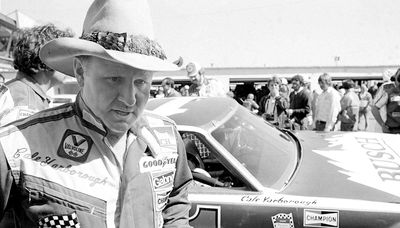 Cale Yarborough, a NASCAR Hall of Famer and 3-time Cup champion, dies at 84