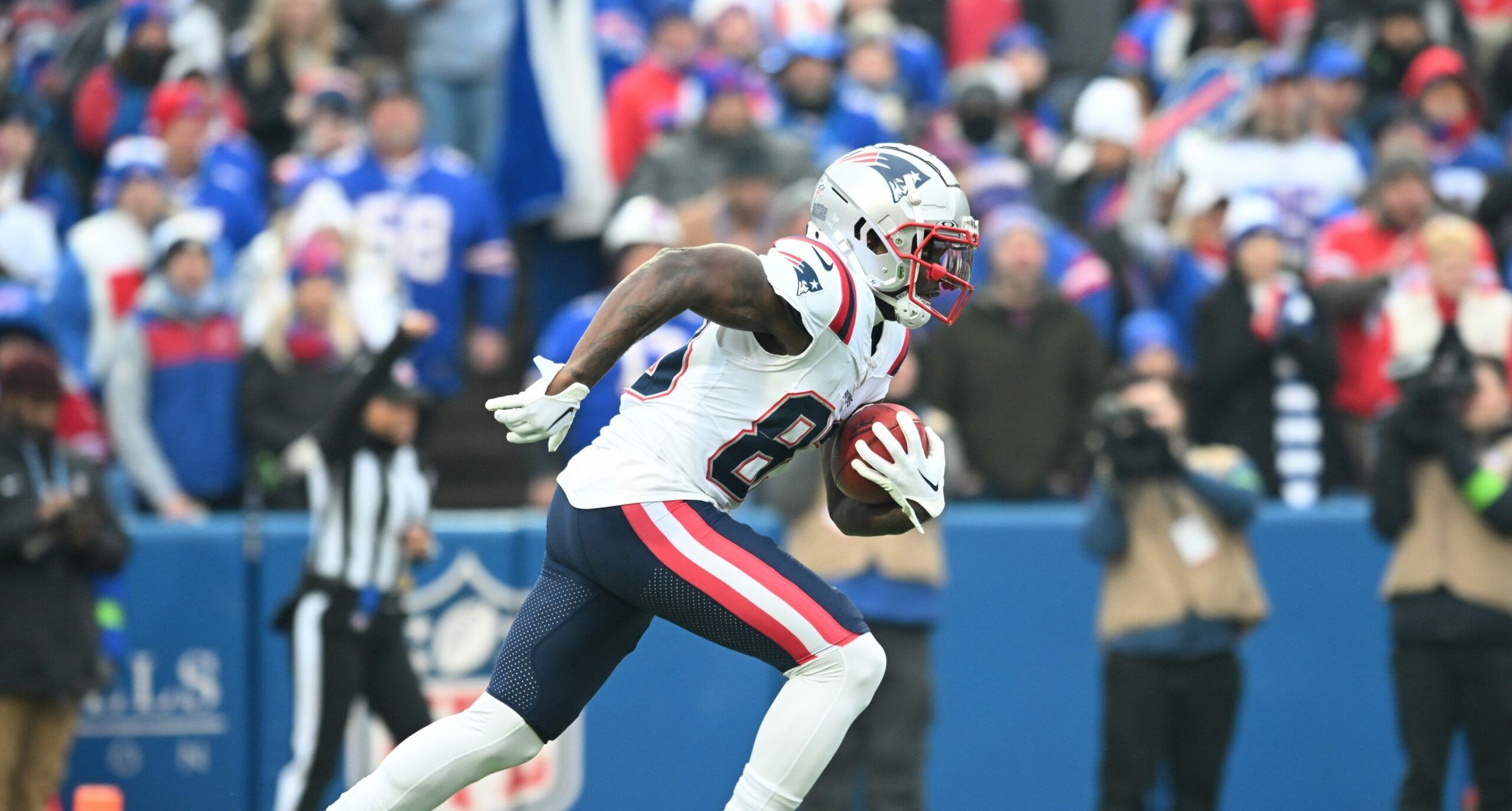 WATCH: Jalen Reagor turns on jets for kickoff return…