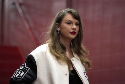 Fans thought Taylor Swift wore Travis Kelce’s Christmas letterman jacket to Chiefs’ NYE game