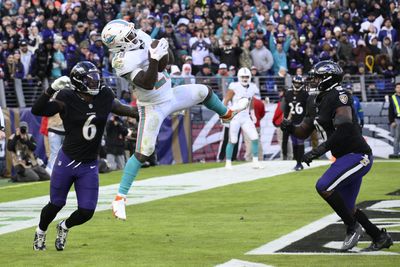 Lamar Jackson Leads Ravens to AFC's Top Seed with Blowout Win