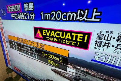Japan issues tsunami warnings after a series of very strong earthquakes in the Sea of Japan