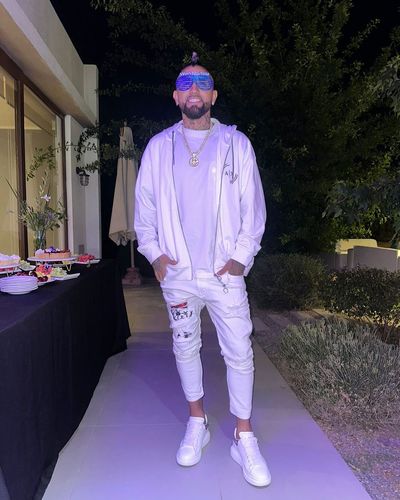 Arturo Vidal: Mastering Effortless Cool with White Outfit and Shoes