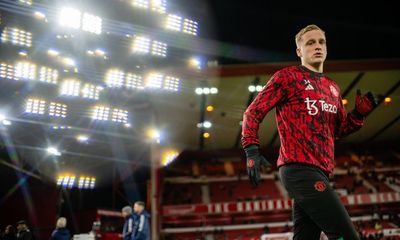 Manchester United’s Donny van de Beek joins Eintracht Frankfurt on loan