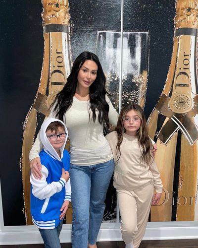 Jenni Farley Rings in the New Year with her Kids