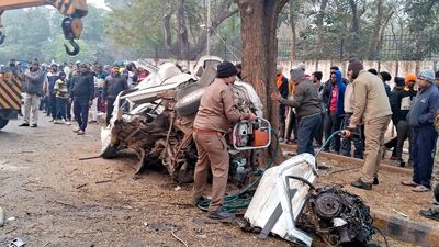 6 killed, two injured as car hits road divider in Jharkhand