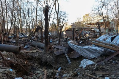 Russian drone attack traps civilians in Ukrainian building wreckage