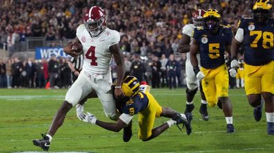 College Football Fans Could Not Believe Alabama’s Baffling Final Play to Lose the Rose Bowl