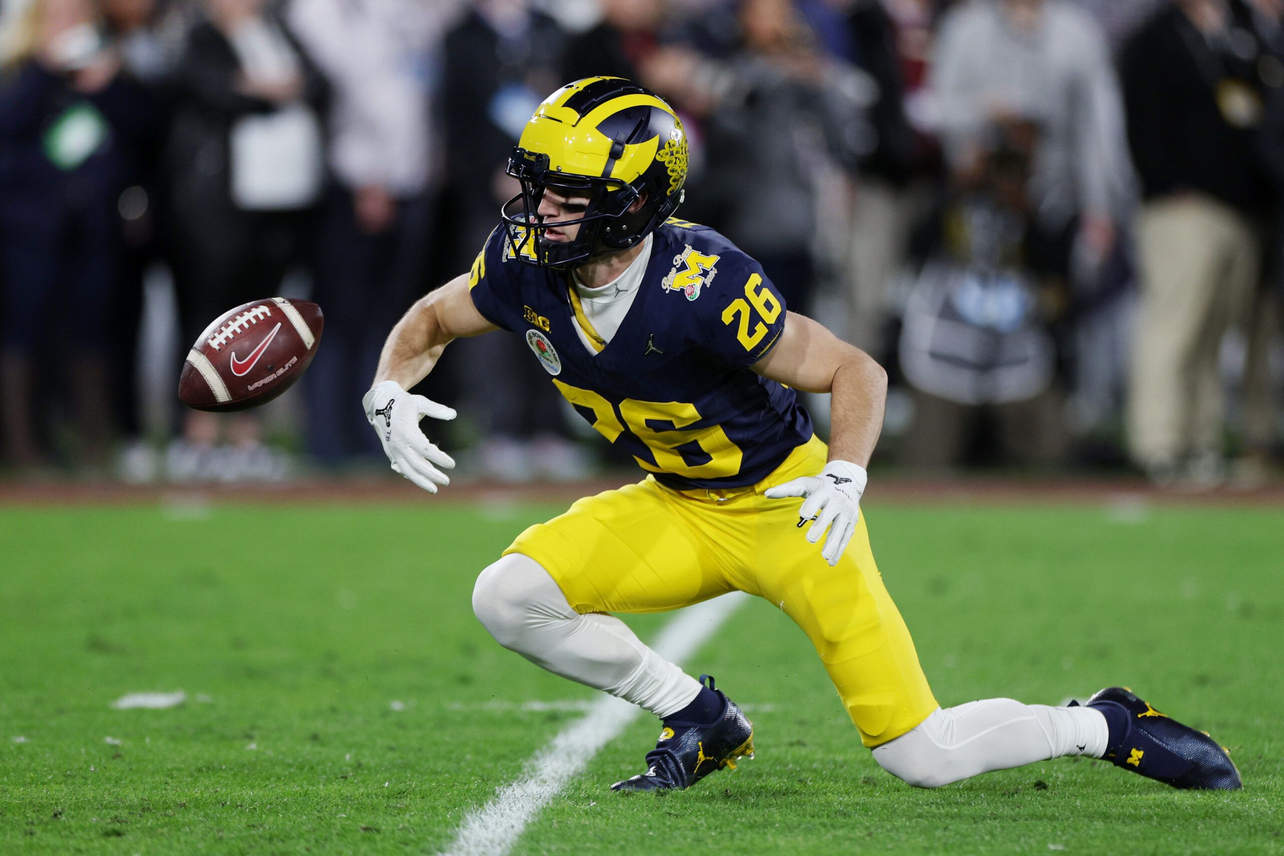 10-most-chaotic-moments-from-michigan-s-rose-bowl