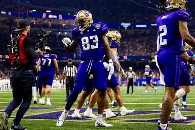Washington’s Devin Culp boldly taunted Texas with a “Horns Down” after a Huskies TD