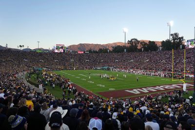 9 photos of another impossibly gorgeous Rose Bowl sunset