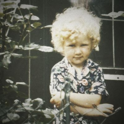 Contemplating Youth: From Carefree Days to Ambitious Goals