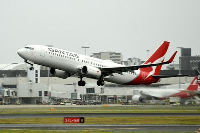 Terrifying Incident On Qantas Flight From Bali As Cabin Crew Pins Down Passenger [Video]