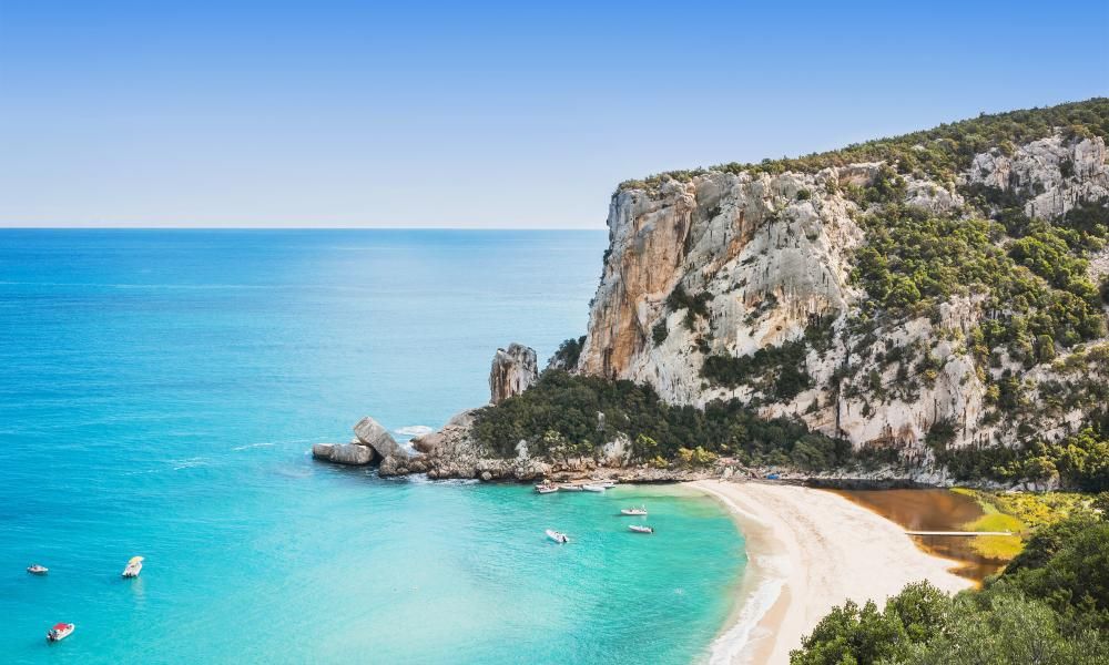 Share a tip on a beach in southern Europe – and win a…