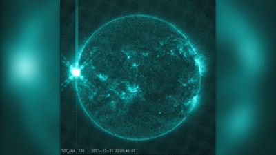 Monstrous X5 solar flare launched on New Year's Eve could bring auroras to Earth tonight