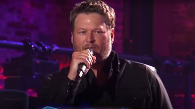 Blake Shelton Slammed As An ‘Embarrassment,’ As Fans Express Confusion Over ‘Live’ New Year’s Eve Performance