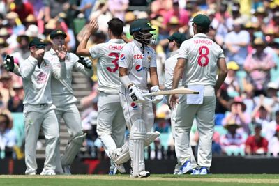 Australia dominate opening session as Pakistan falter in Sydney Test