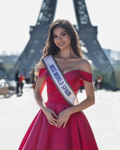 Paula Pérez: Spain's Miss World, Radiating Elegance and Style