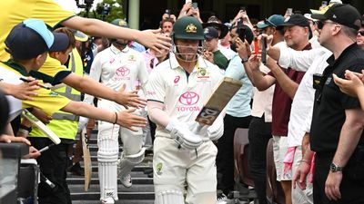 Stage set for Warner after day-one cameo at SCG