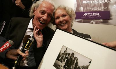 Young lover in Robert Doisneau’s Paris kiss photograph dies aged 93