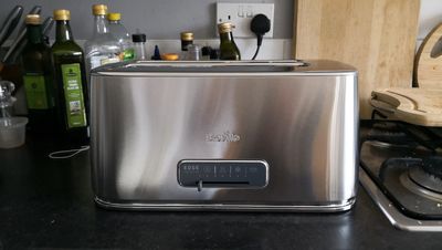 Breville Edge 4-Slice Toaster review: posh looks, great toast!