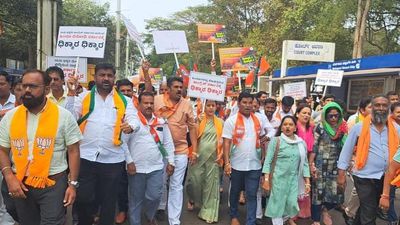 BJP stages protest in Belagavi against arrest of activist