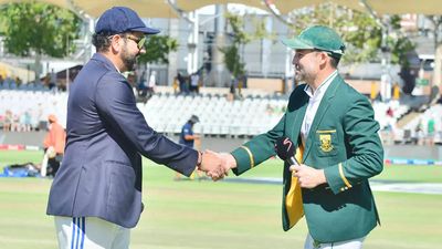 Surprised that South African skipper Dean Elgar chose to bat first: Gavaskar