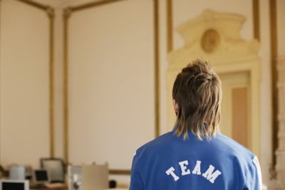 Best man defended after bride tells him to cut off his mullet before wedding