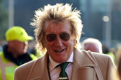 Rod Stewart surprises staff at Scottish hotel with £10,000 tip after Hogmanay stay