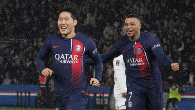 Lee and Mbappé on target as PSG stroll past Toulouse to lift French Super Cup
