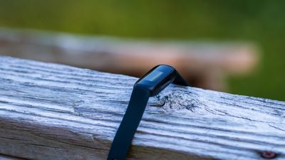 Our favorite value Fitbit scores a 30% discount, just in time for New Year's resolutions